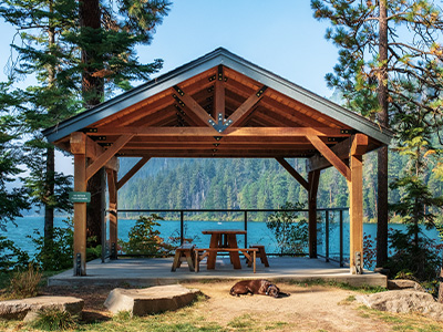 V&yacute;stavba pr&iacute;stre&scaron;kov a ter&aacute;s